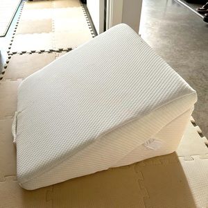 7-in-1 Foam Wedge Pillow